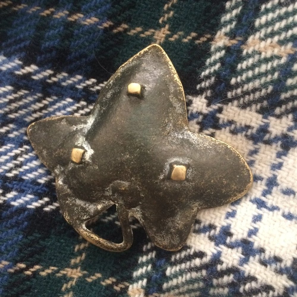 Vintage brass ivy leaf jewelry tray or trinket dish - Picture 3 of 6
